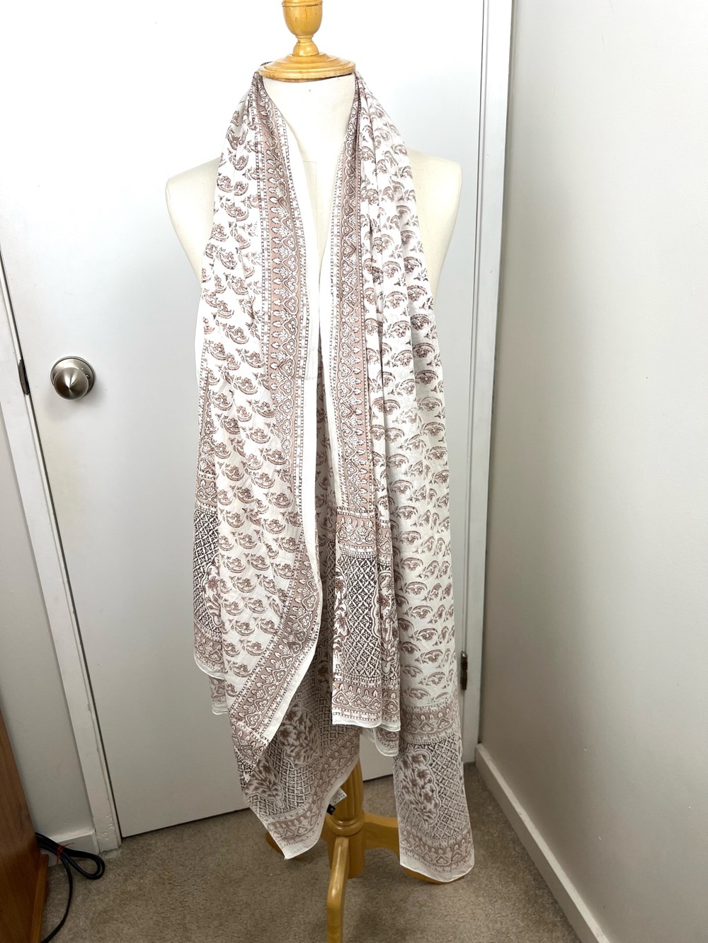 Aura Knits Large 100% Cotton Beige Toned Scarf Shawl Wrap 80”x44”